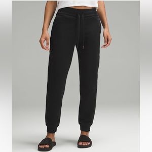 NWOT lululemon black scuba joggers full length